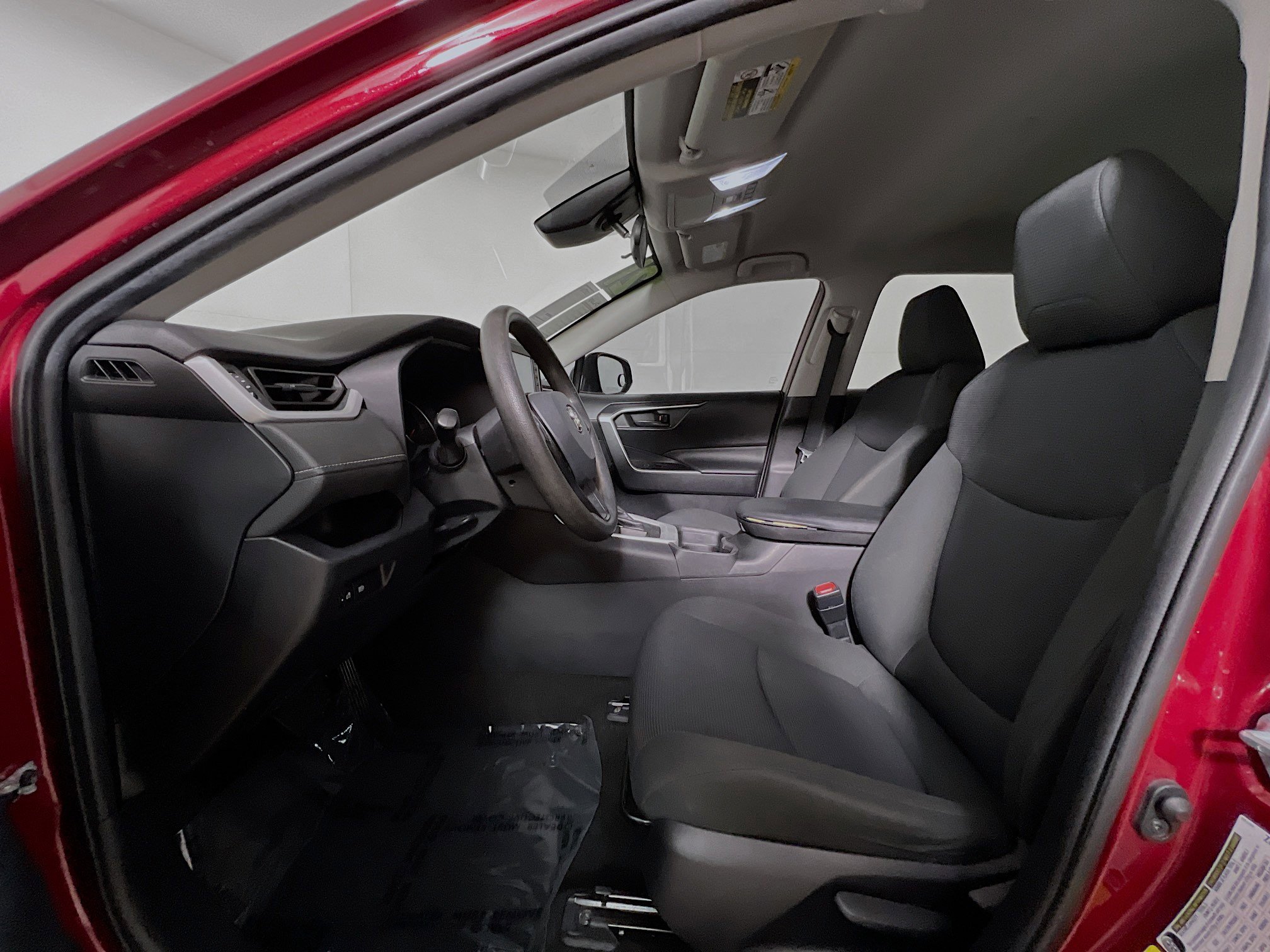 Used 2021 Toyota RAV4 LE image 15