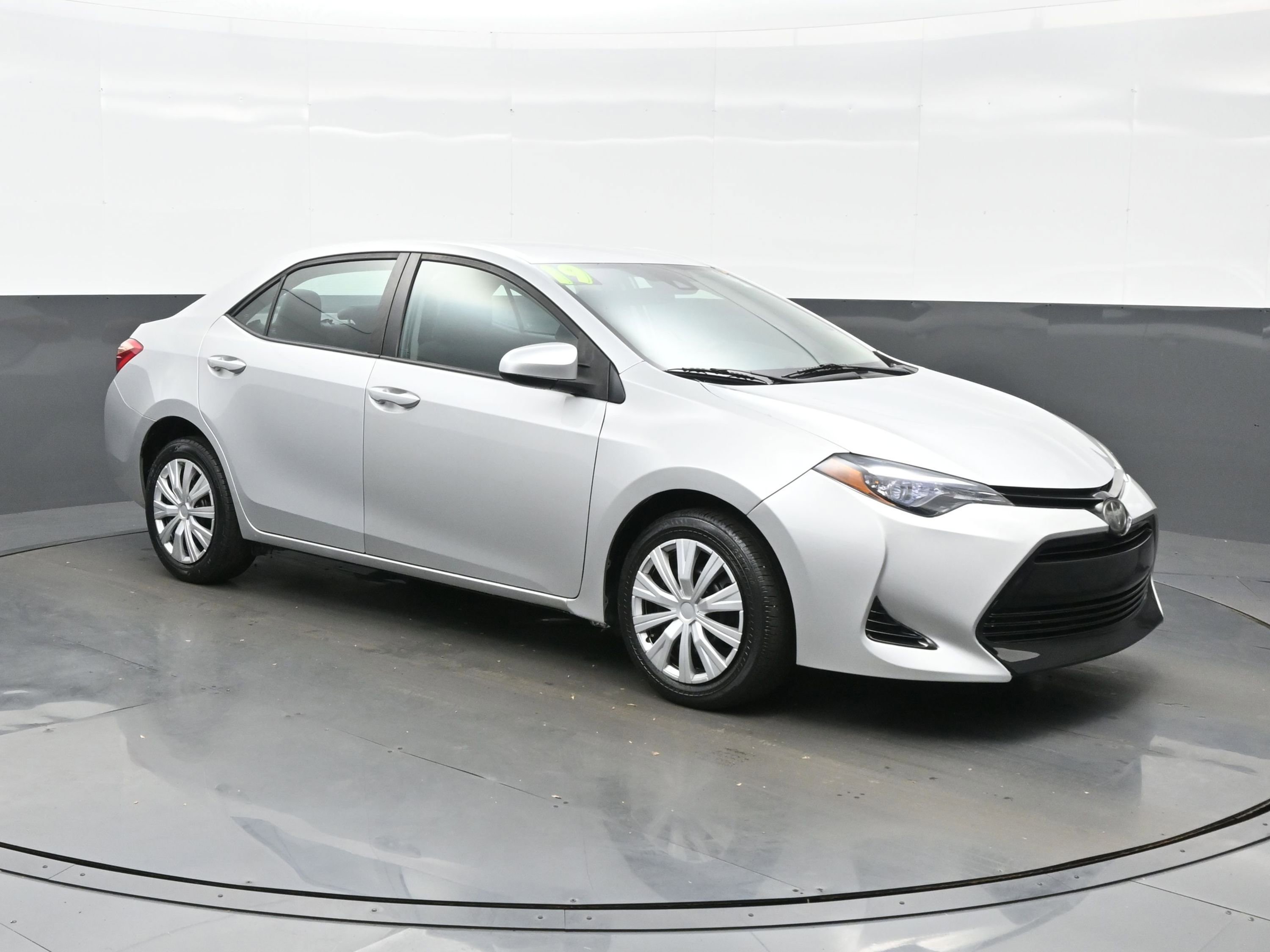 Used 2019 Toyota Corolla LE image 8