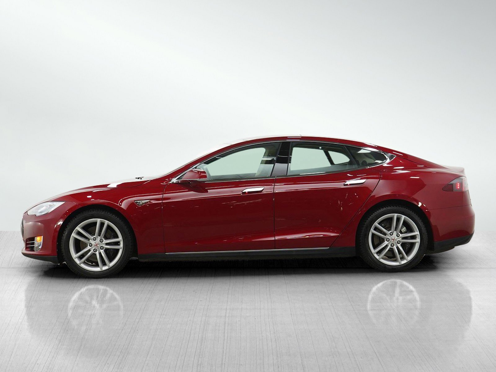 Used 2014 Tesla Model S 85 RWD image 2
