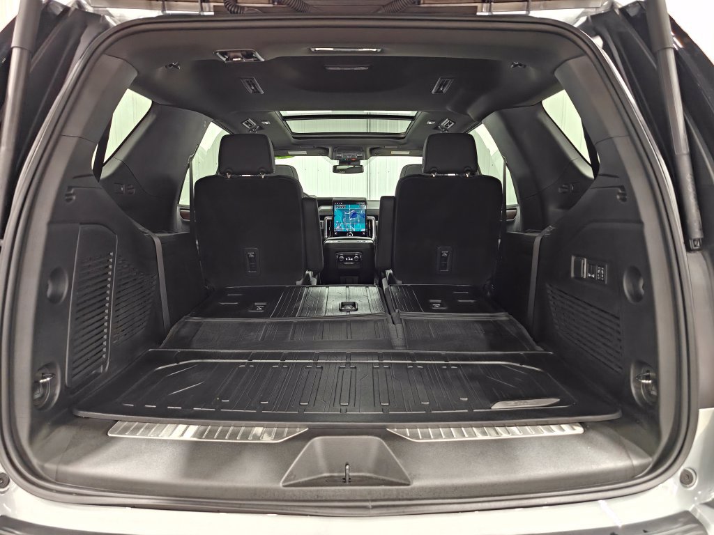Used 2025 GMC Yukon Denali w/ Sun & Power Step Package AWD/4WD image 36
