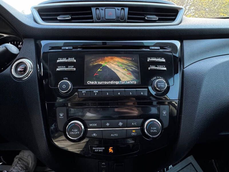 Used 2016 Nissan Rogue SV w/ SV Family Package image 20