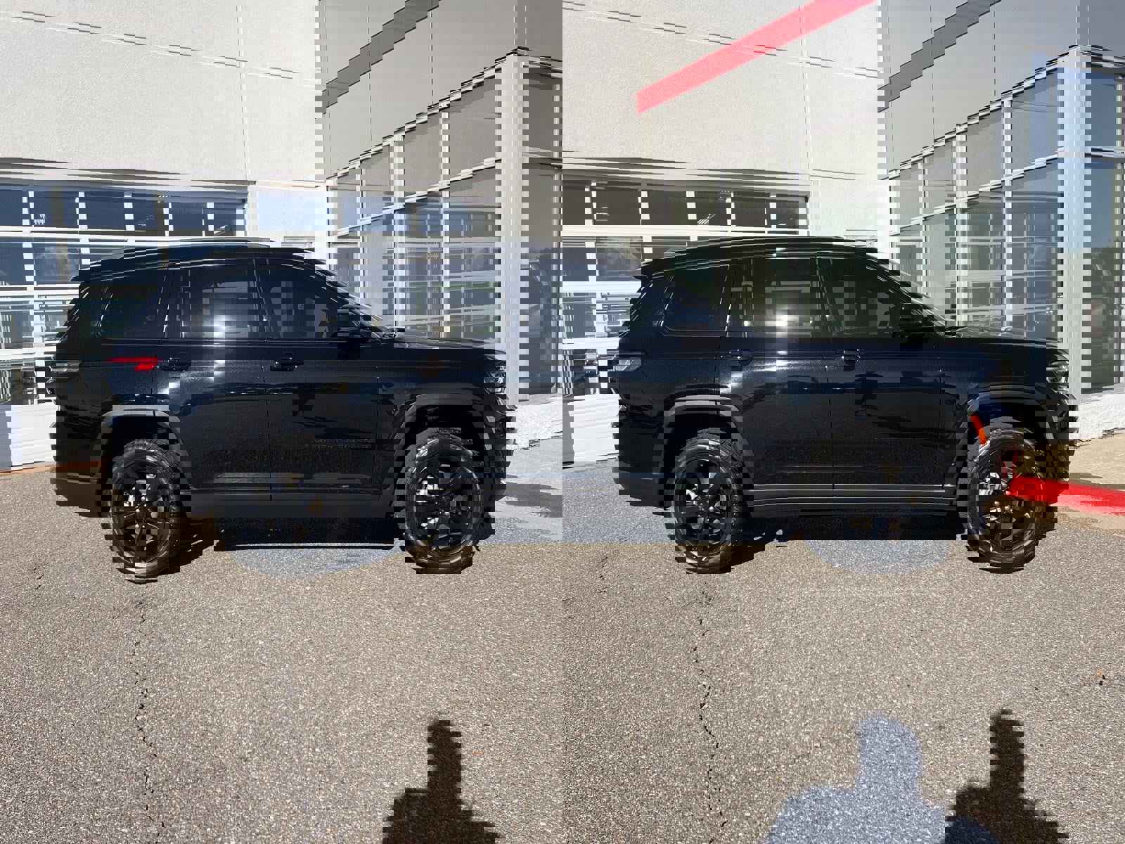 Used 2025 Jeep Grand Cherokee L Limited w/ Luxury Tech Group II image 23