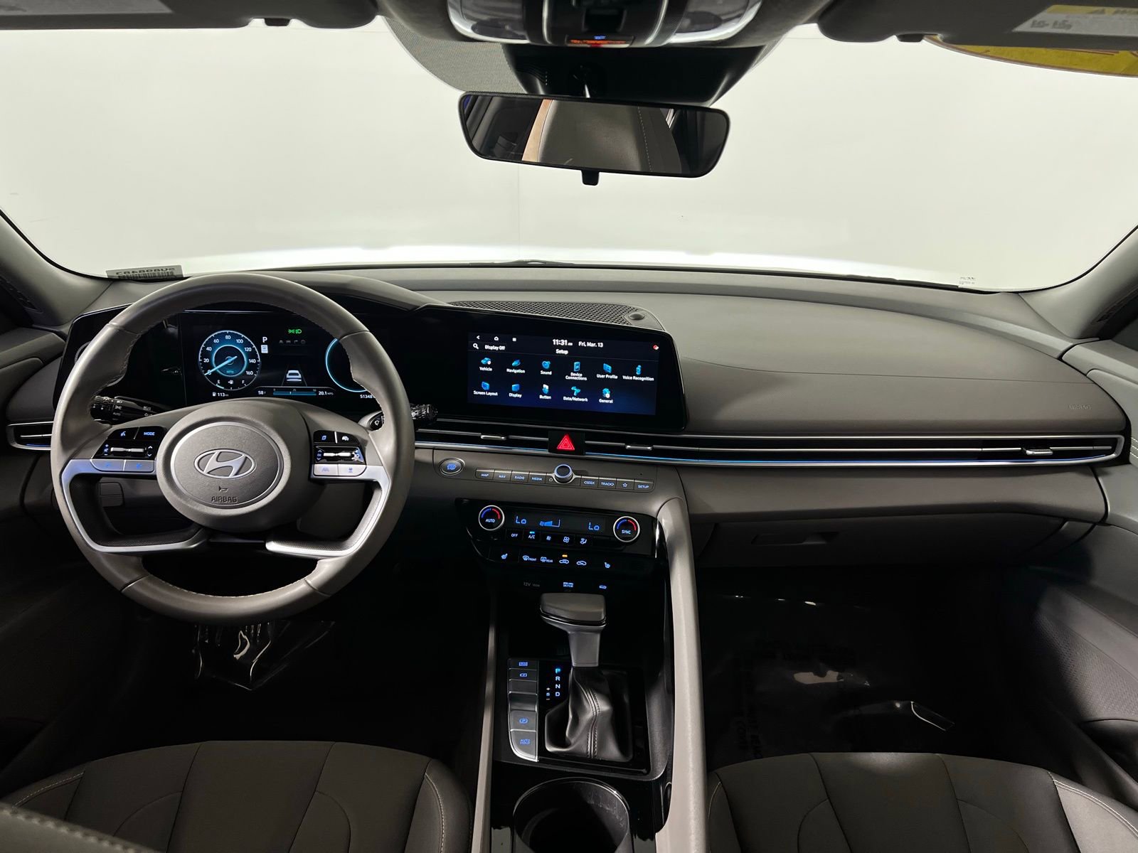 Used 2025 Hyundai Elantra SEL image 25