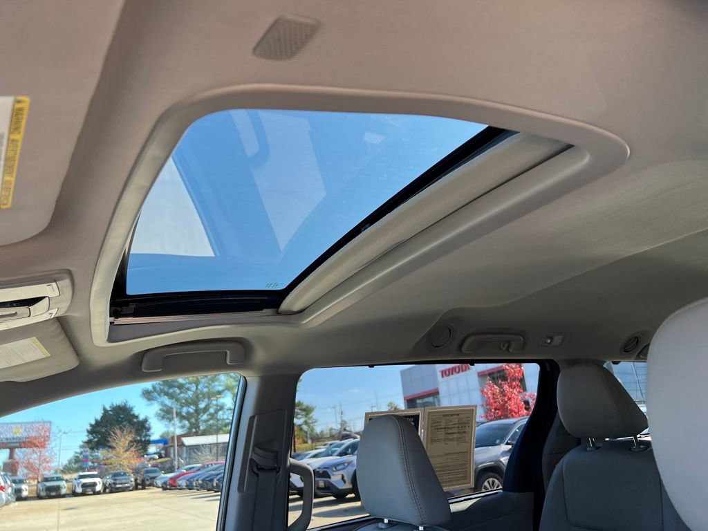 Used 2020 Toyota Sienna XLE w/ XLE Navigation Package image 21