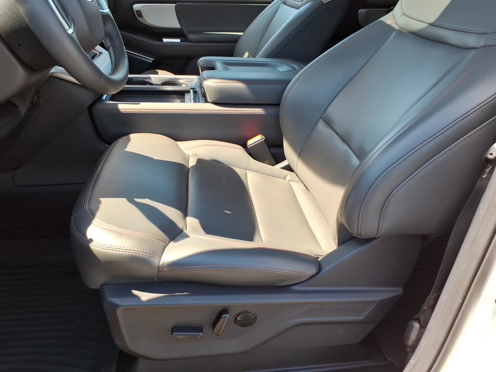 Used 2025 Ford Expedition Active AWD/4WD image 15