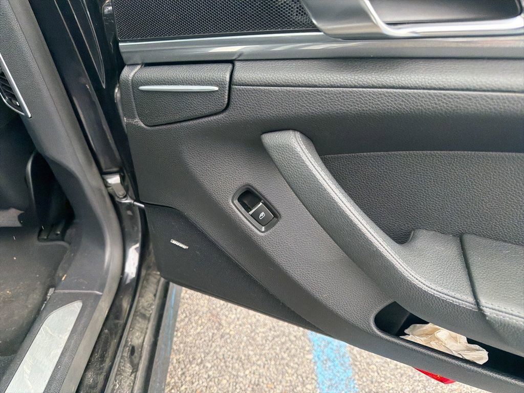 Used 2015 Porsche Panamera 4 AWD/4WD image 63