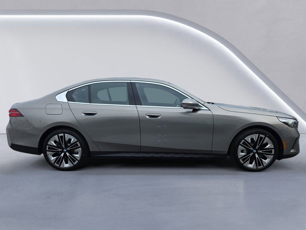 New 2026 BMW 530i xDrive w/ Premium Package image 3
