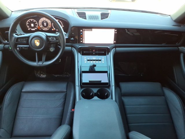 Used 2025 Porsche Panamera image 4