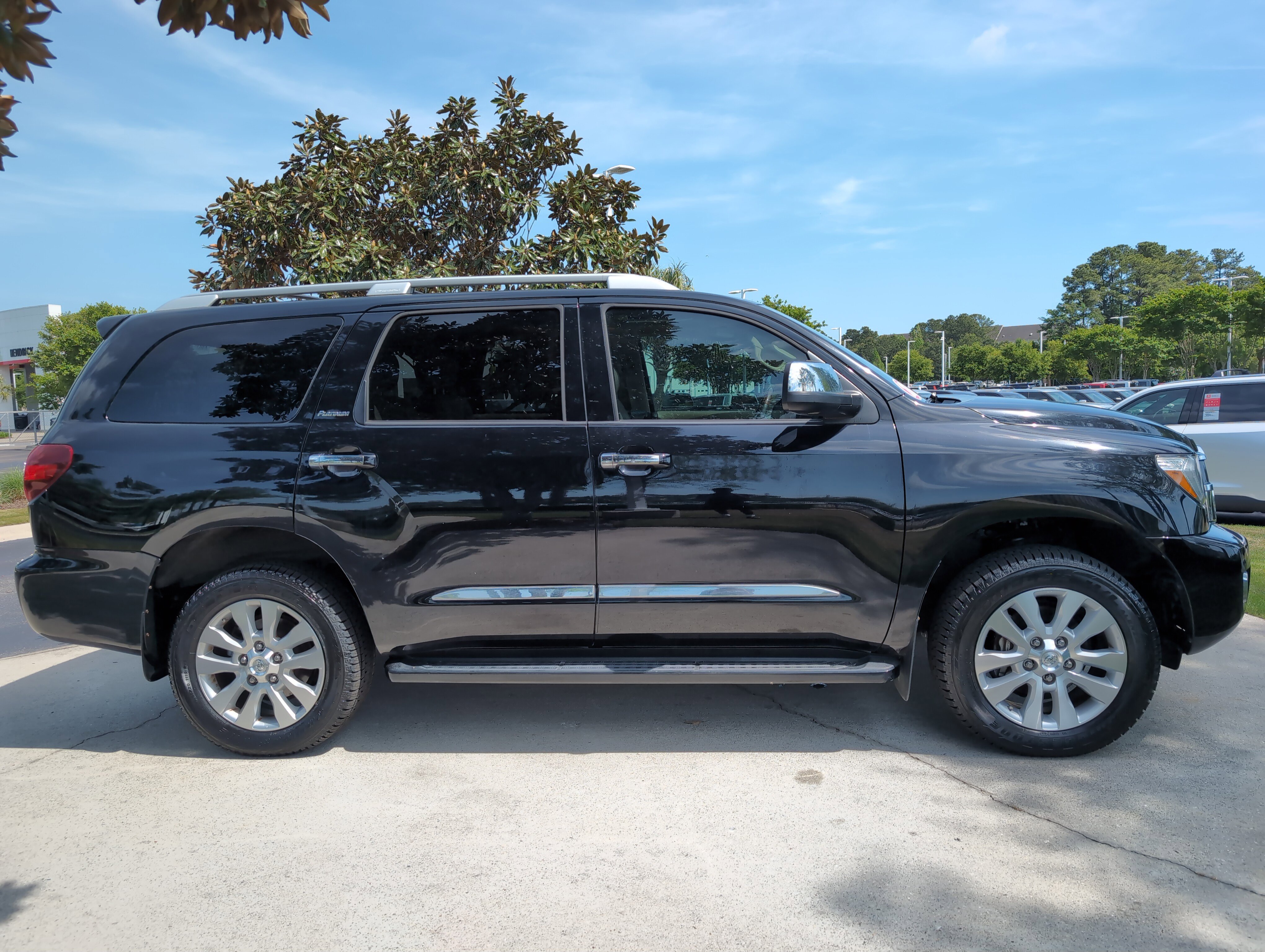 Used 2020 Toyota Sequoia Platinum AWD/4WD image 11