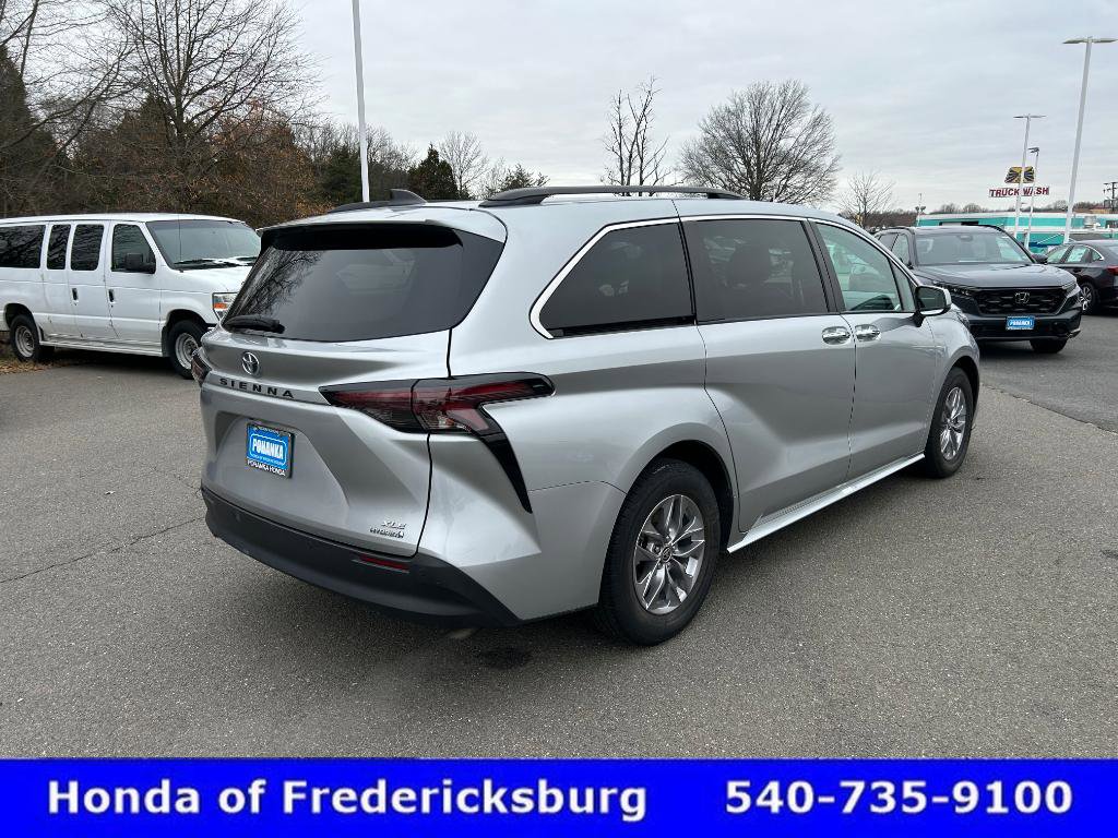 Used 2024 Toyota Sienna XLE image 6