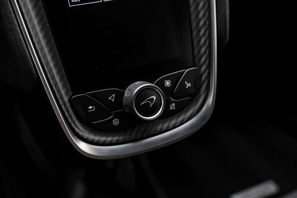 Used 2019 McLaren 600LT RWD image 24