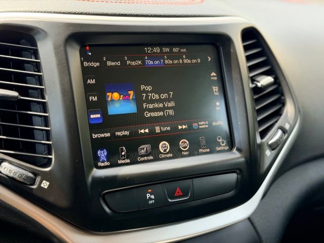 Used 2015 Jeep Cherokee Trailhawk w/ Safetytec Group AWD/4WD image 11