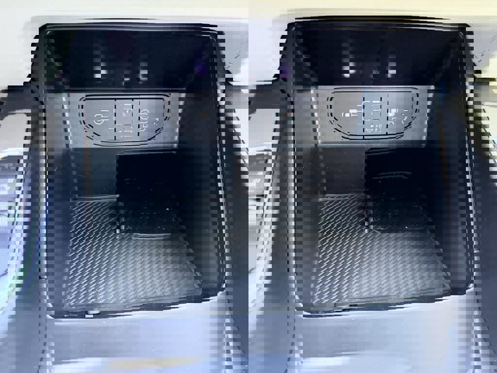 Certified 2025 Kia Sorento S w/ Panoramic Sunroof Package image 30