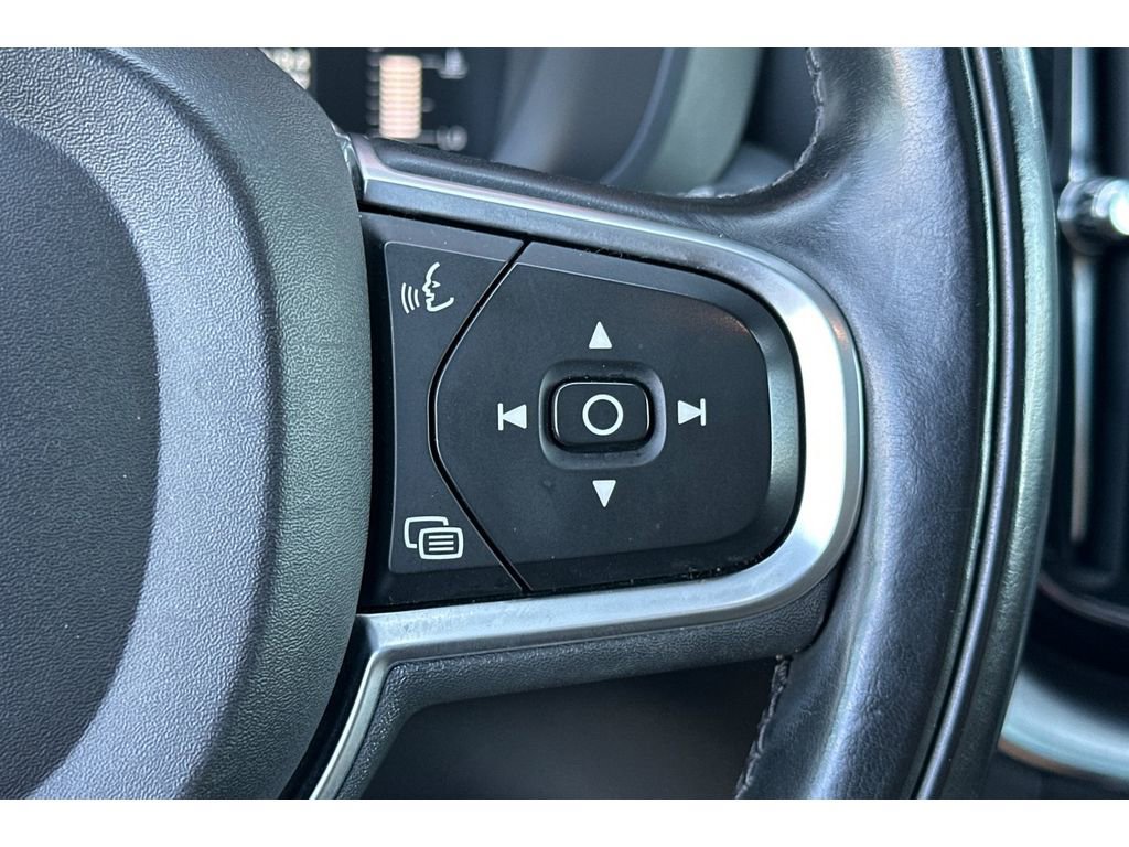 Used 2018 Volvo XC60 T5 Momentum image 27