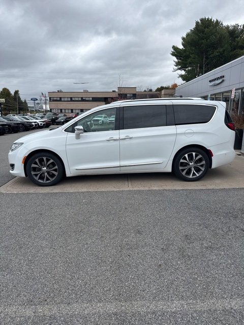Certified 2018 Chrysler Pacifica Limited w/ Advanced Safetytec Group image 4