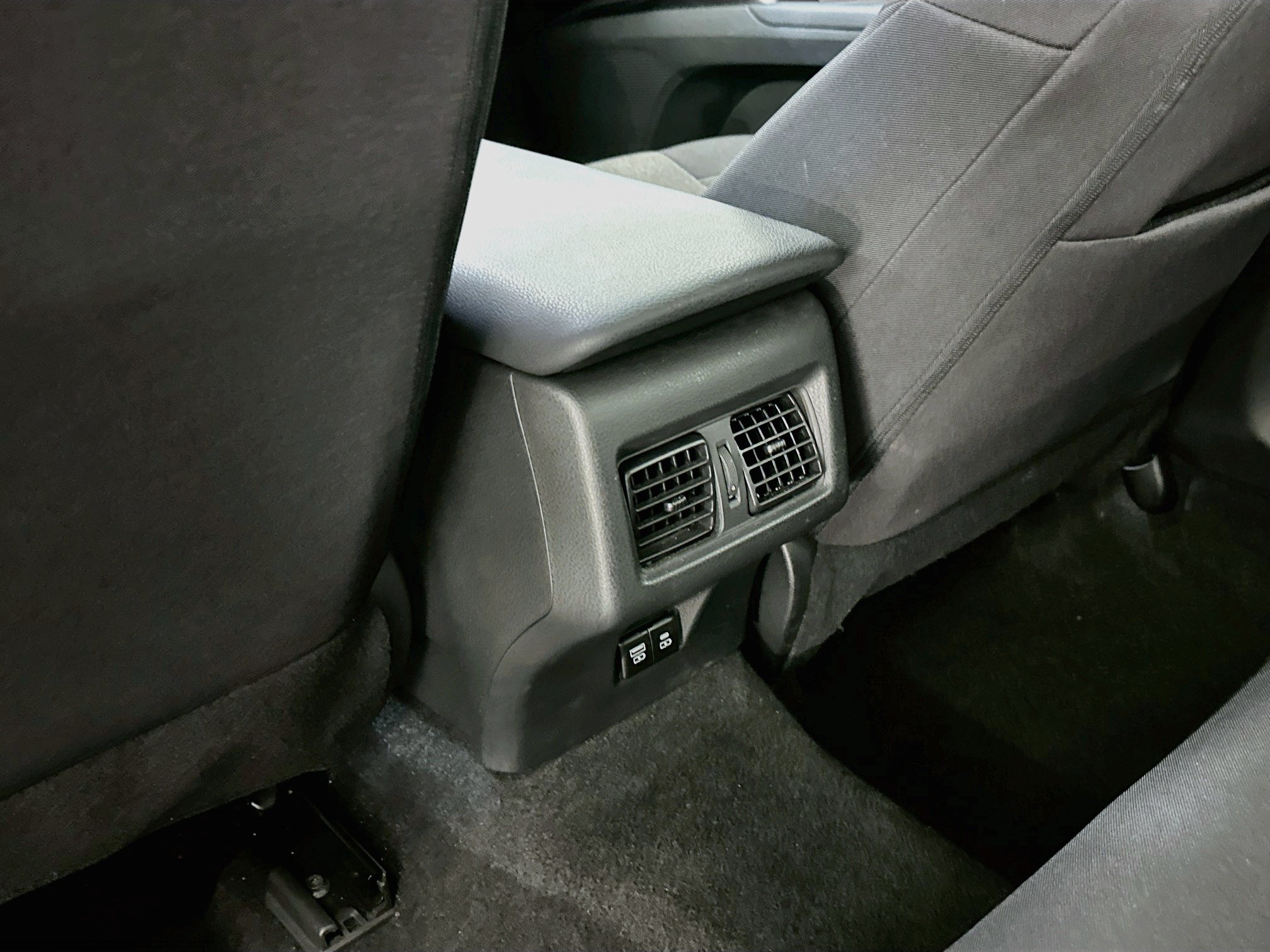 Used 2025 Toyota Camry LE FWD image 28