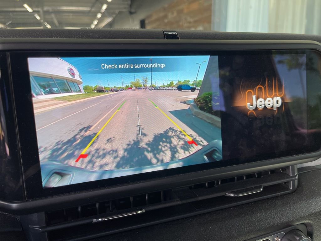 Used 2025 Jeep Gladiator Sport image 5