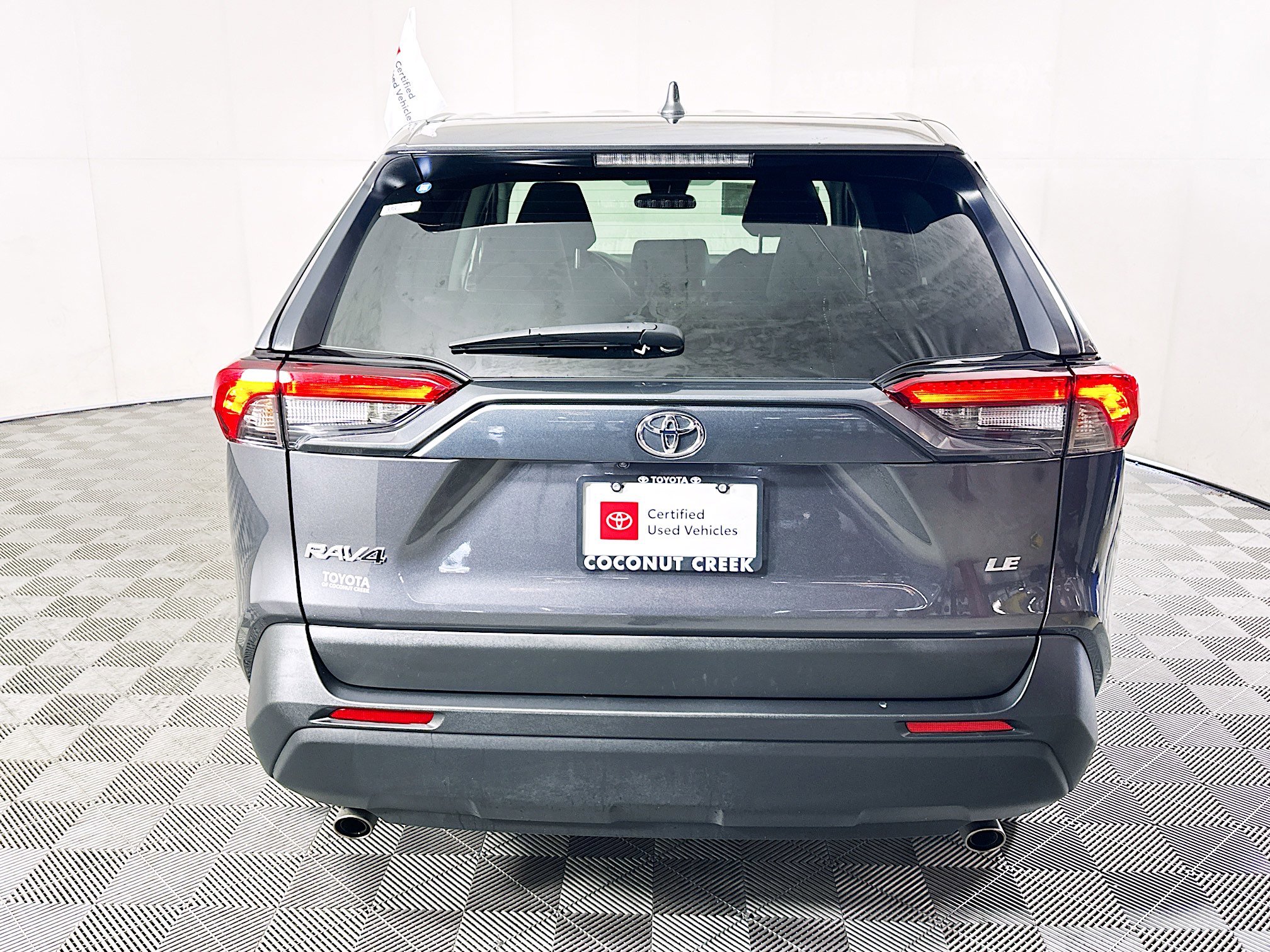 Used 2025 Toyota RAV4 LE FWD image 4
