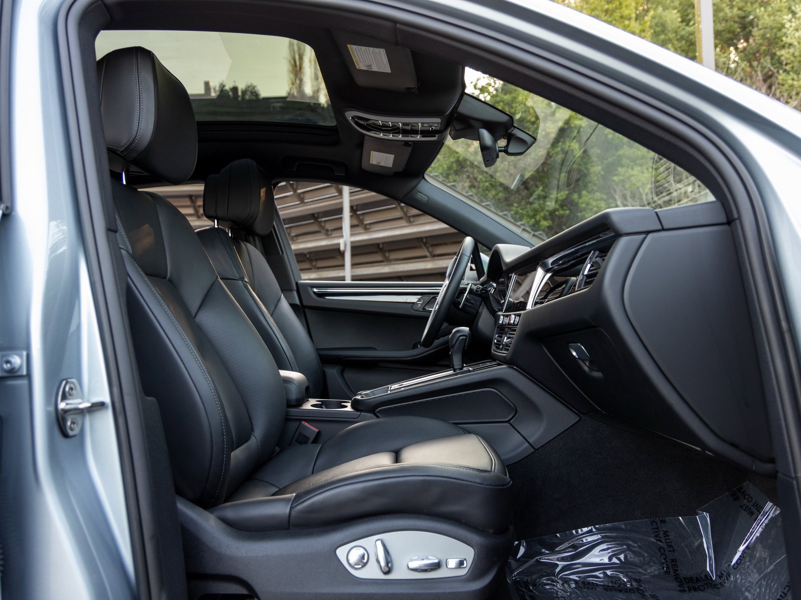 Certified 2025 Porsche Macan image 49