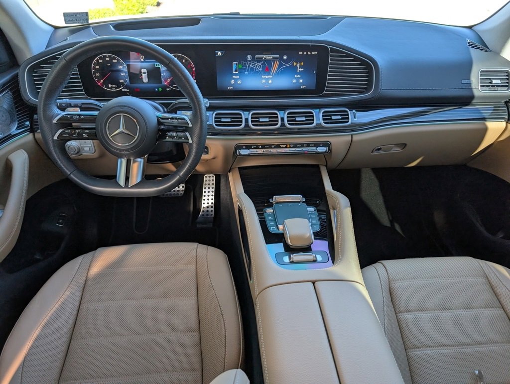 Used 2025 Mercedes-Benz GLS 450 4MATIC image 11