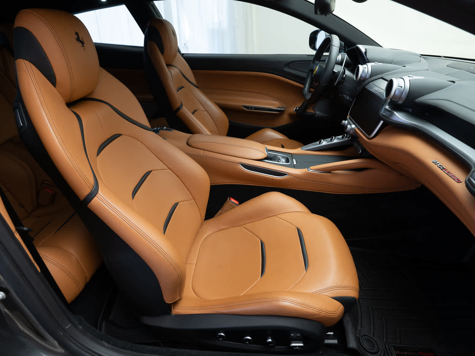 Certified 2018 Ferrari GTC4Lusso image 5