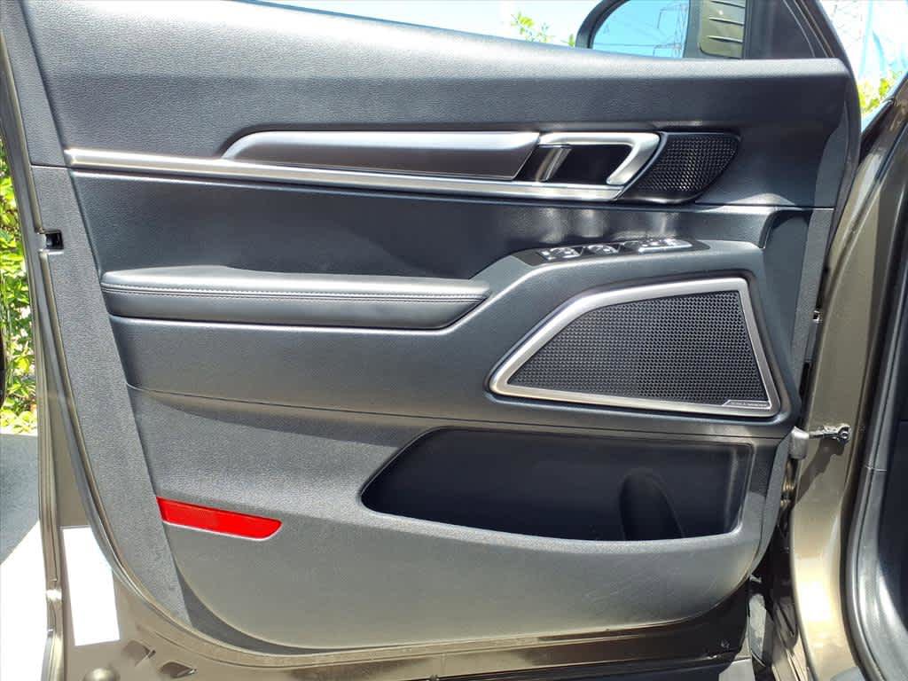 Used 2025 Kia Telluride S FWD image 16
