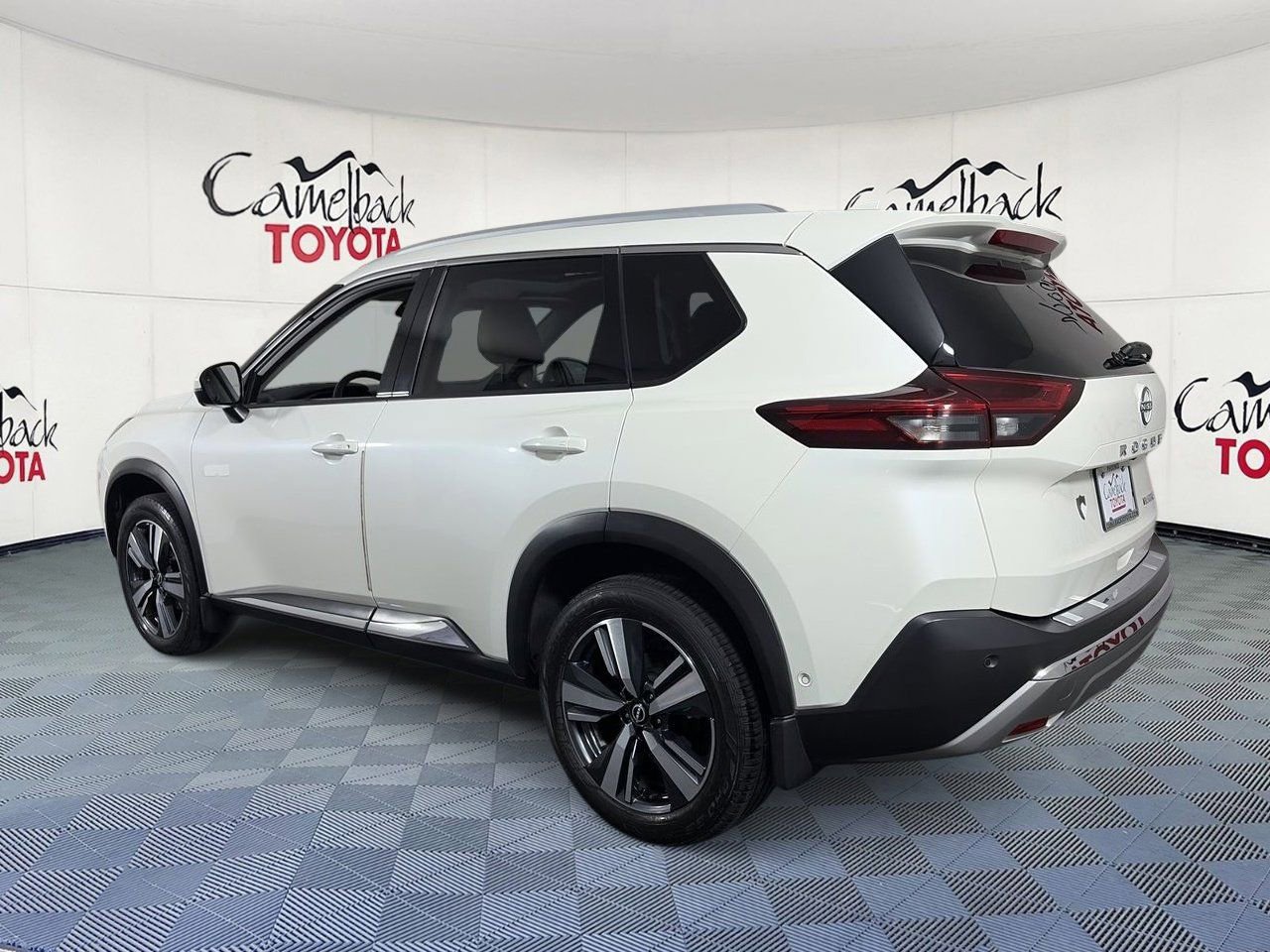 Used 2022 Nissan Rogue Platinum w/ Head-Up Display Package FWD image 6
