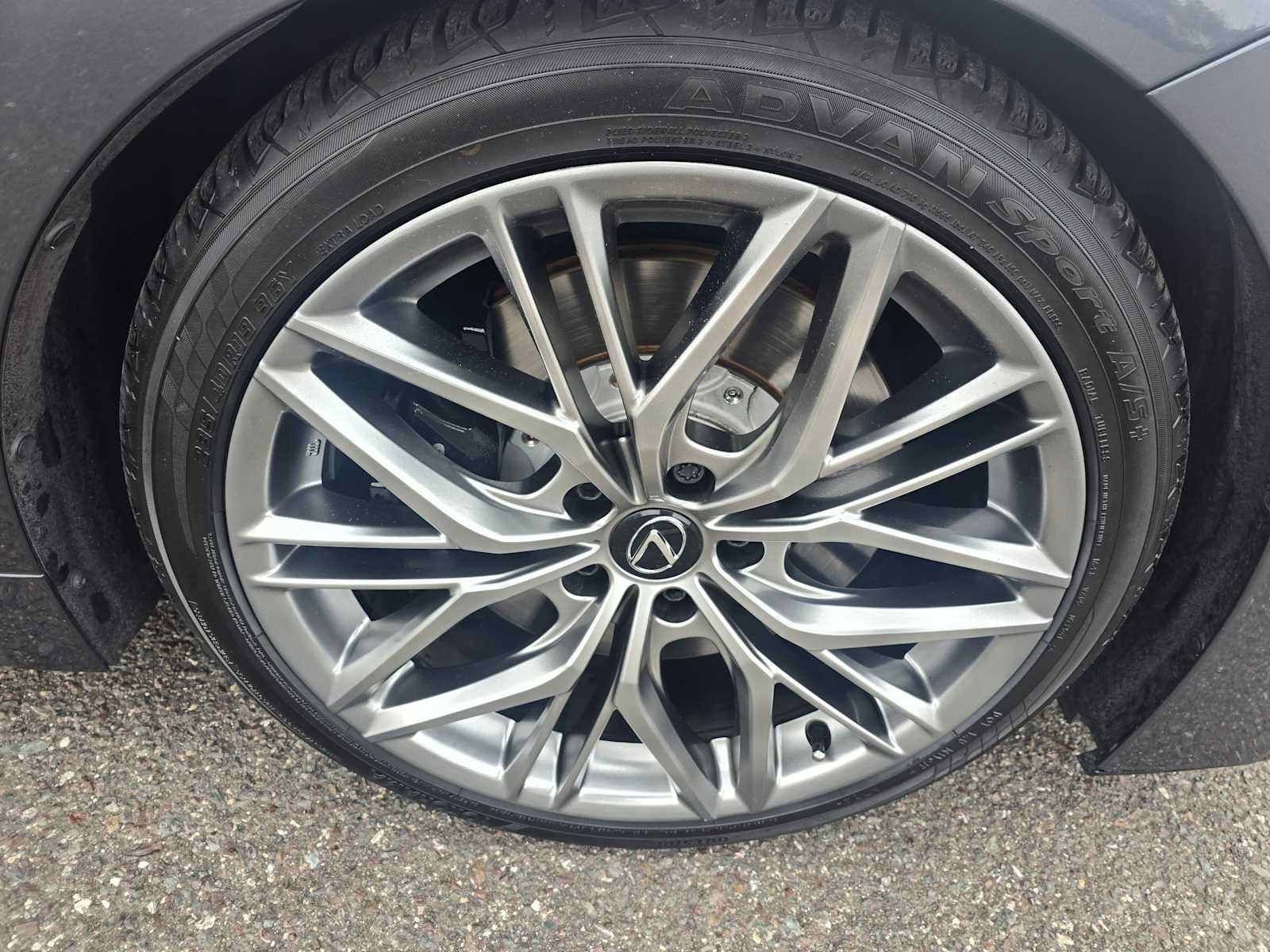 Used 2022 Lexus IS 500 RWD image 9