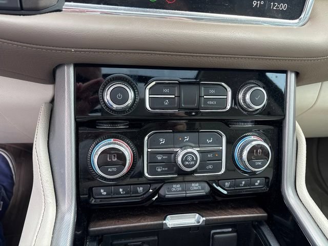 Used 2021 GMC Yukon XL Denali AWD/4WD image 17