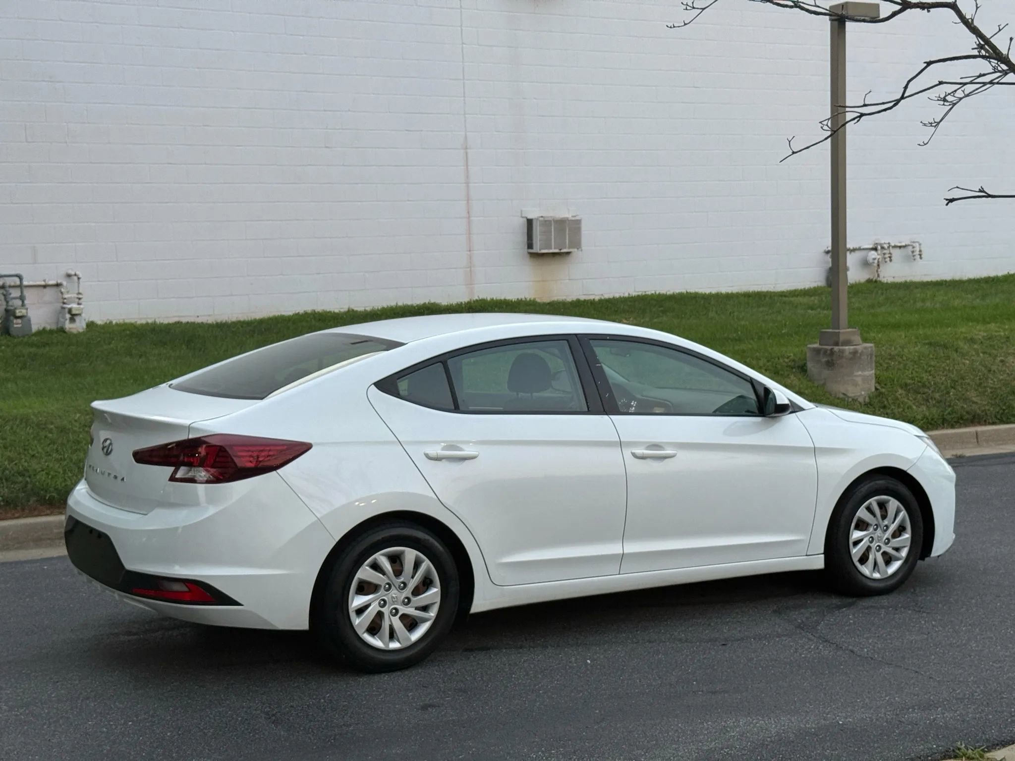 Used 2019 Hyundai Elantra SE image 11