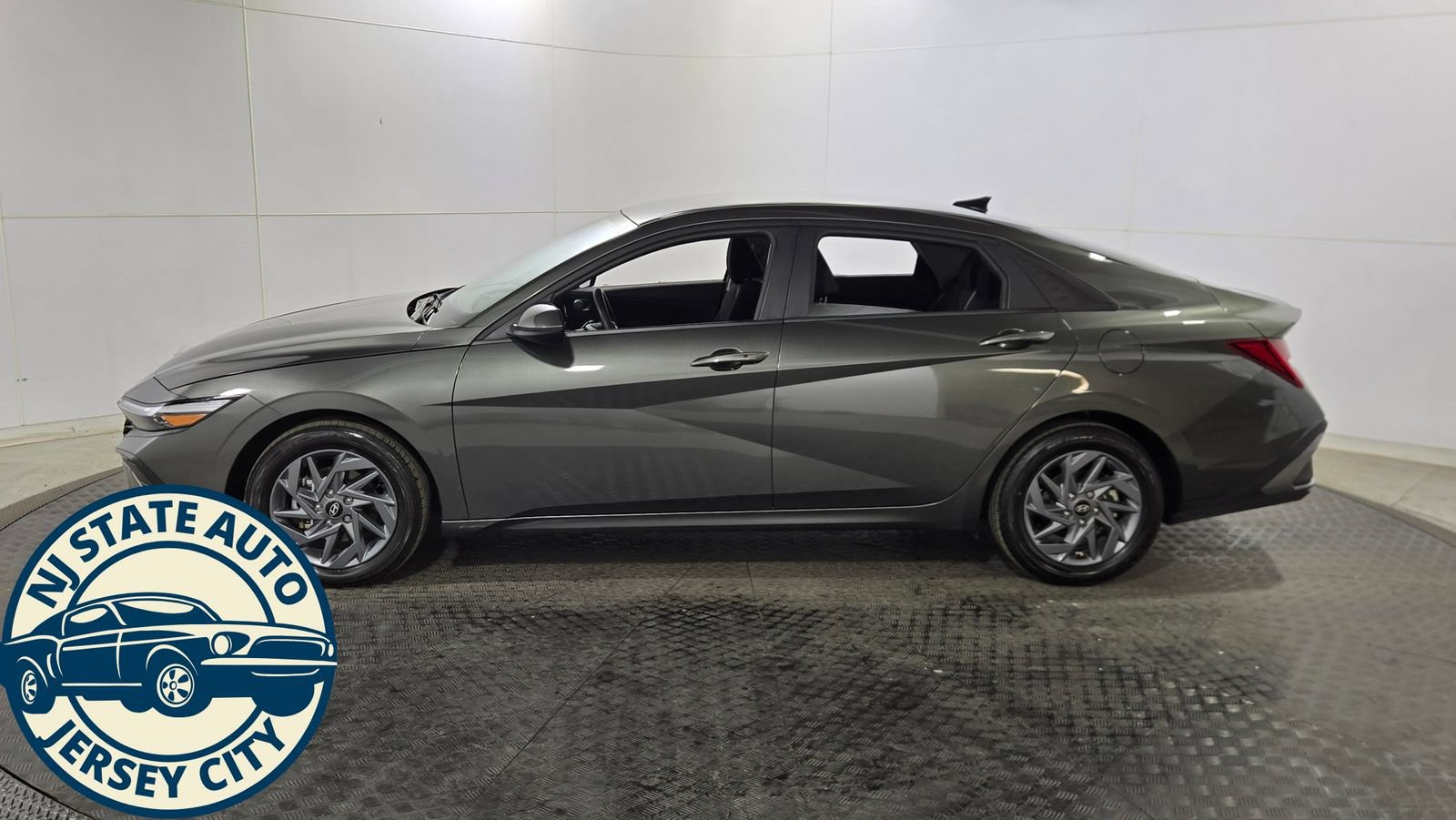 Used 2024 Hyundai Elantra Blue FWD image 4