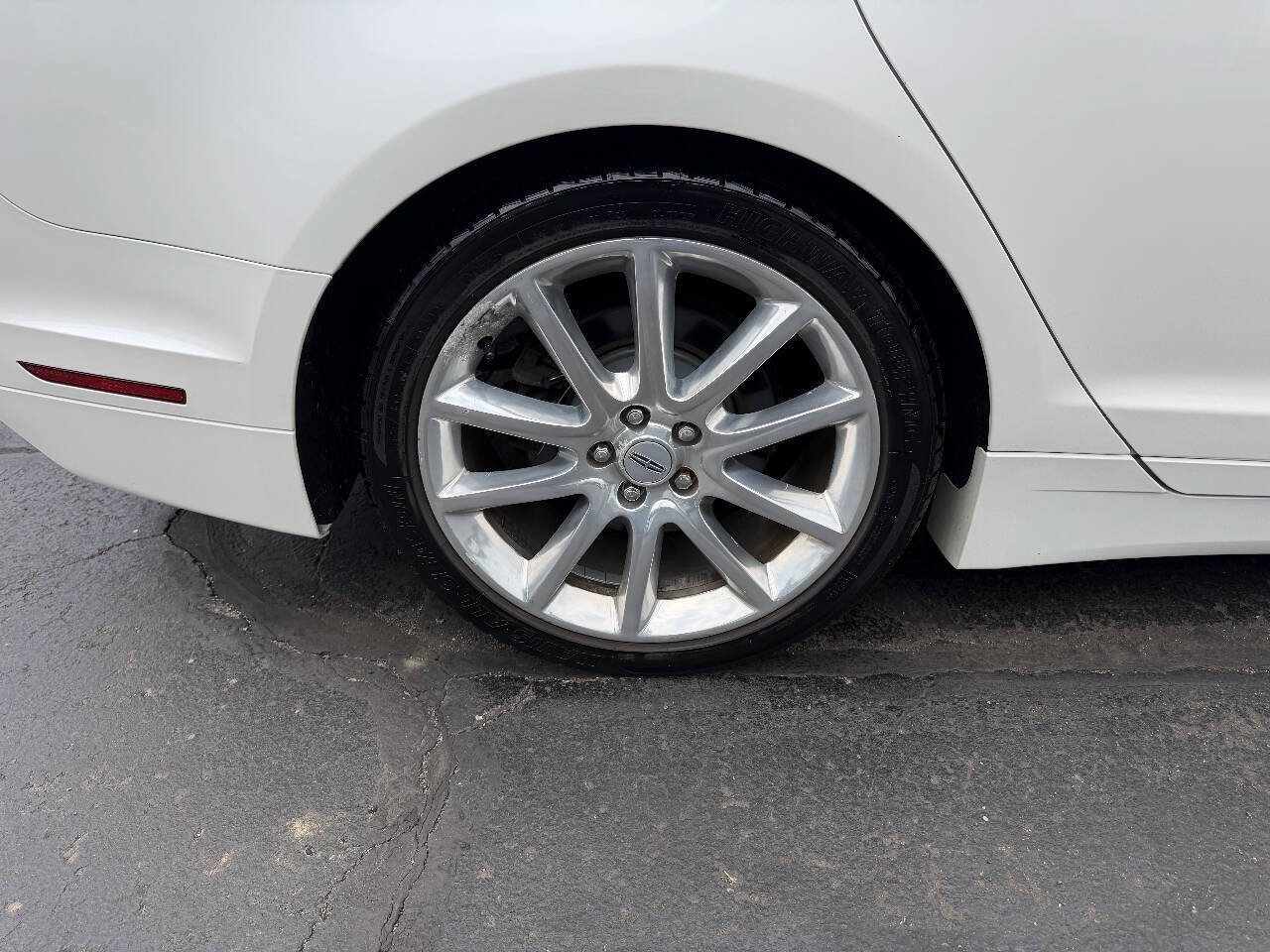 Used 2015 Lincoln MKZ w/ Equipment Group 102A Reserve FWD image 10