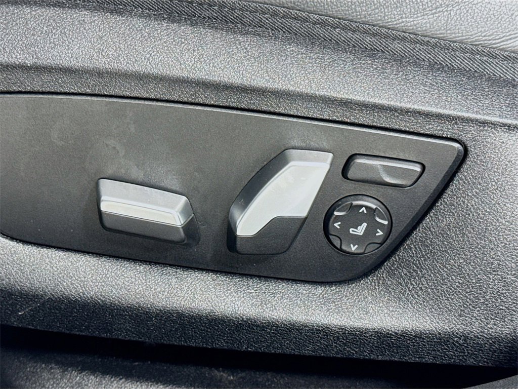 Used 2020 BMW 530i xDrive w/ Executive Package image 17