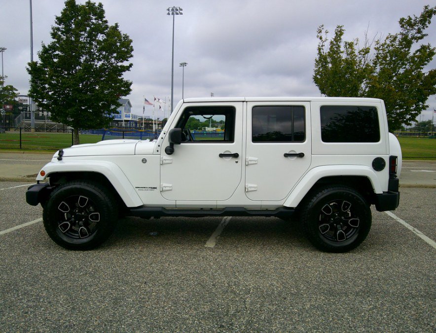 Used 2018 Jeep Wrangler Unlimited Sahara AWD/4WD image 12