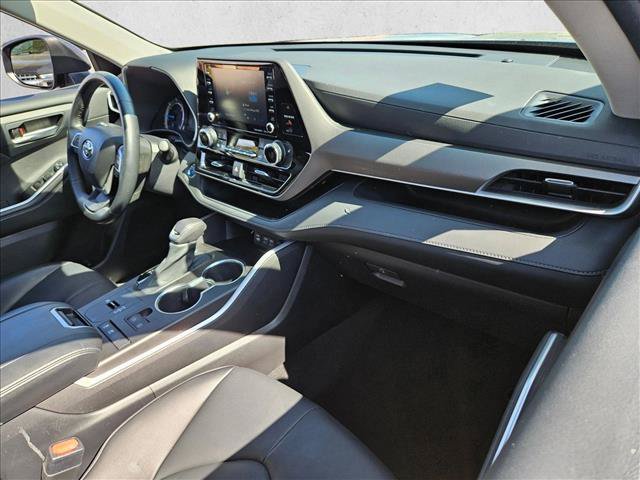 Used 2022 Toyota Highlander XLE FWD image 22