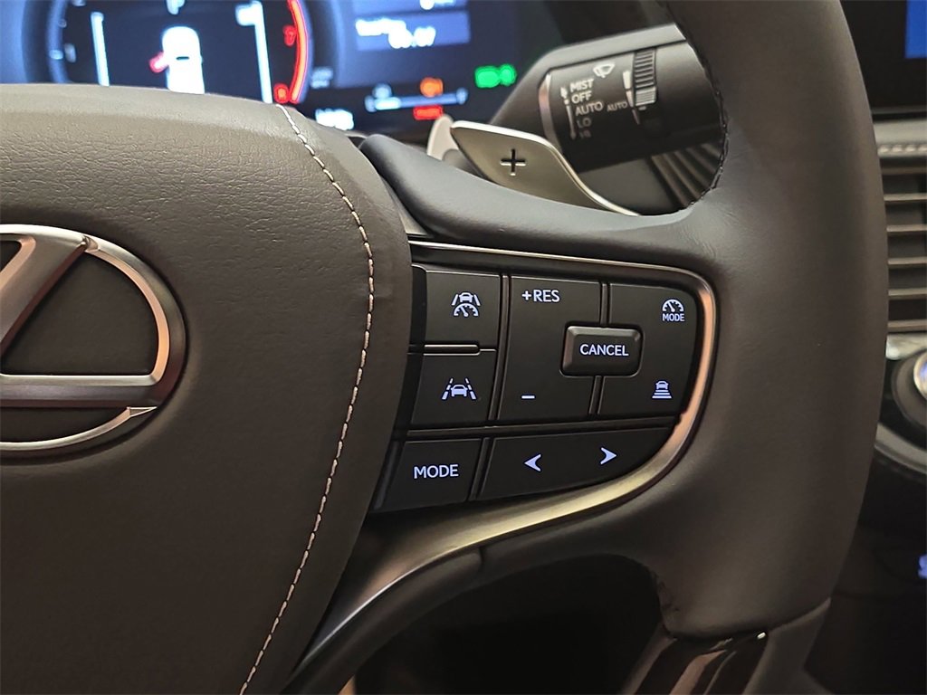 New 2026 Lexus LS 500 AWD image 18