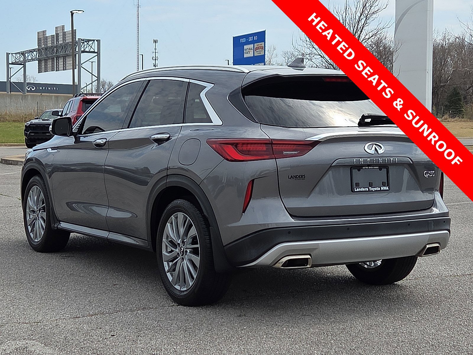 Used 2023 INFINITI QX50 Luxe FWD image 4
