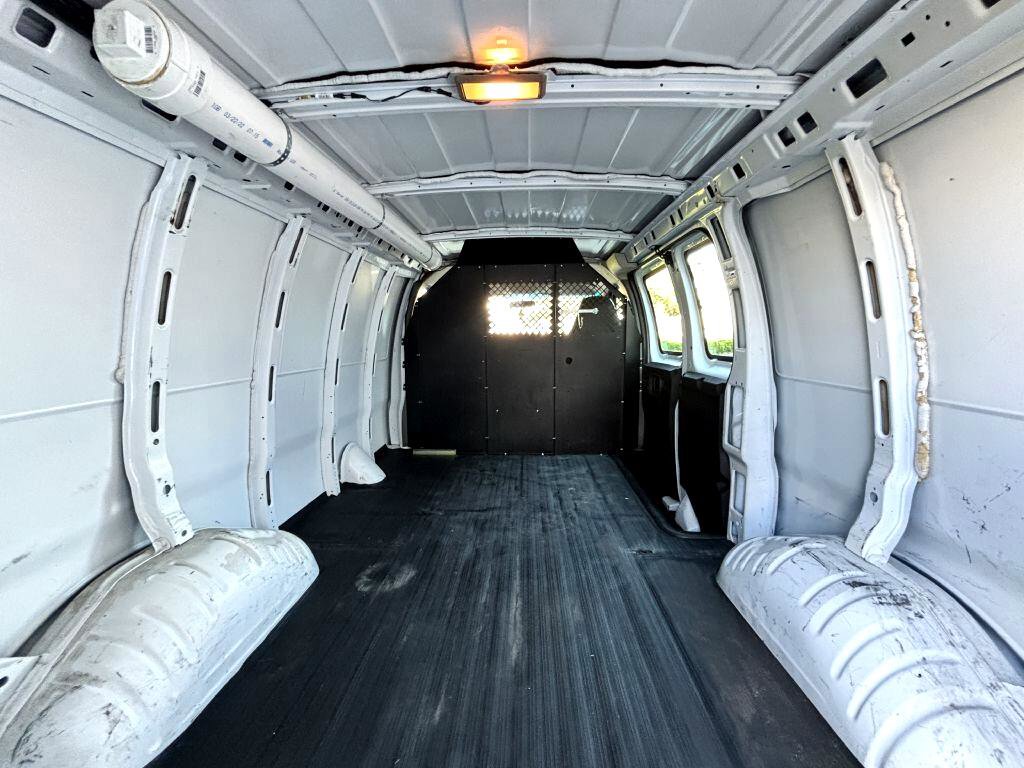 Used 2005 Chevrolet Express 1500 image 16