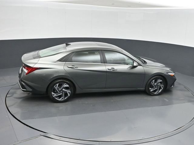 Used 2025 Hyundai Elantra SEL FWD image 29