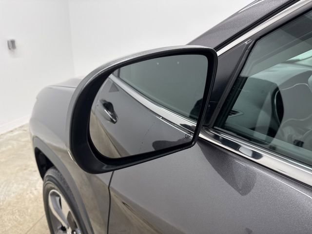 Used 2019 Jeep Cherokee Limited w/ Technology Group image 9