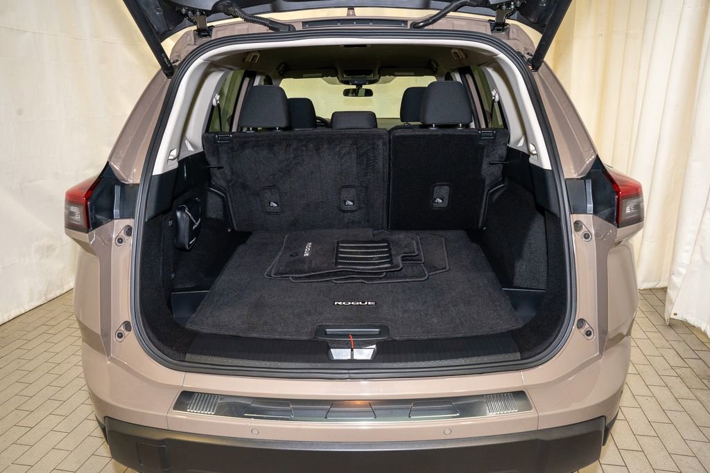 Certified 2025 Nissan Rogue SV image 5