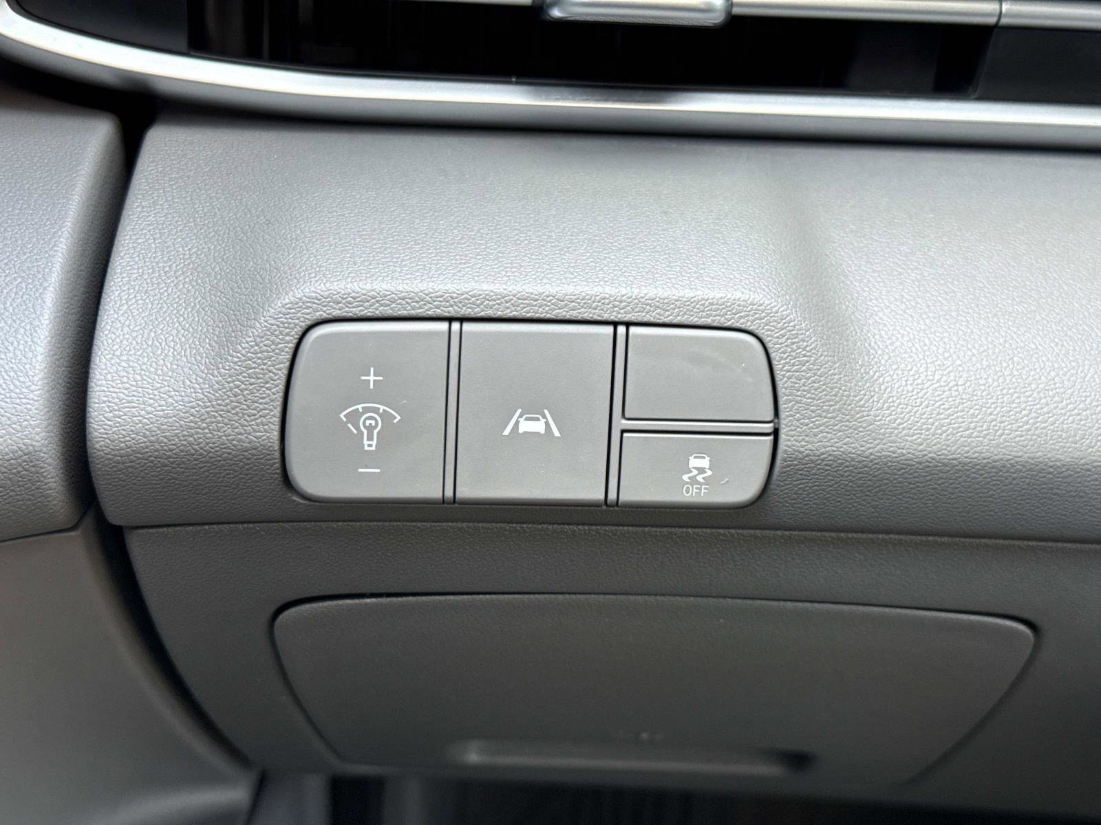 Used 2023 Hyundai Elantra SEL w/ Convenience Package image 12