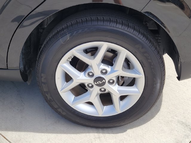 Certified 2025 Kia Soul LX w/ LX Technology Package FWD image 18