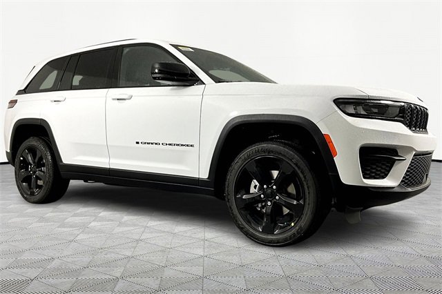 New 2025 Jeep Grand Cherokee Altitude image 3