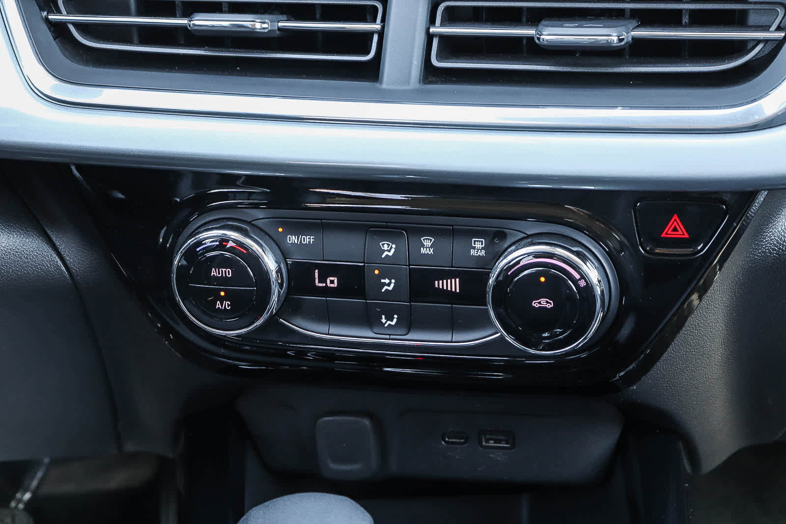 Used 2024 Chevrolet Trax LT image 15