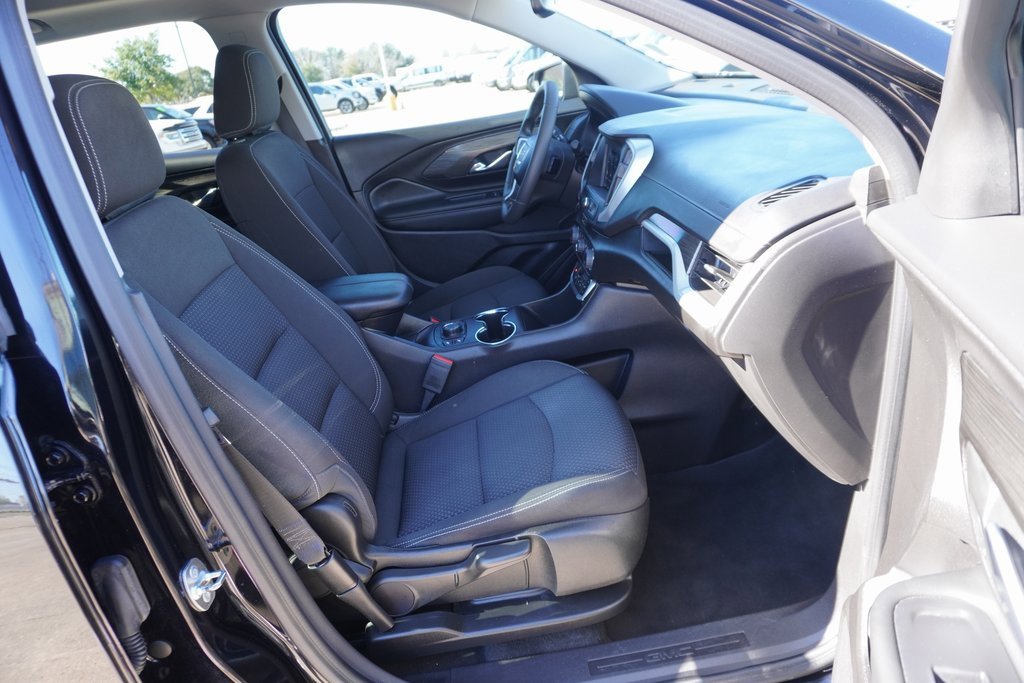 Used 2024 GMC Terrain SLE w/ Driver Convenience Package image 25