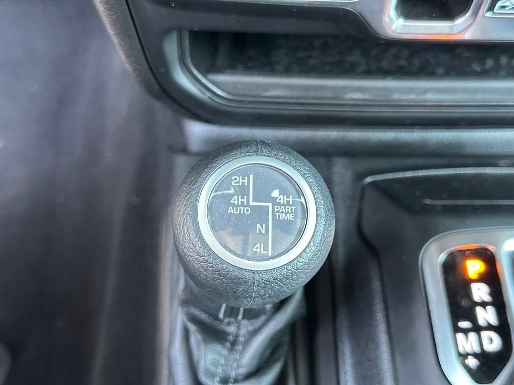 Used 2025 Jeep Wrangler Unlimited Sahara AWD/4WD image 6