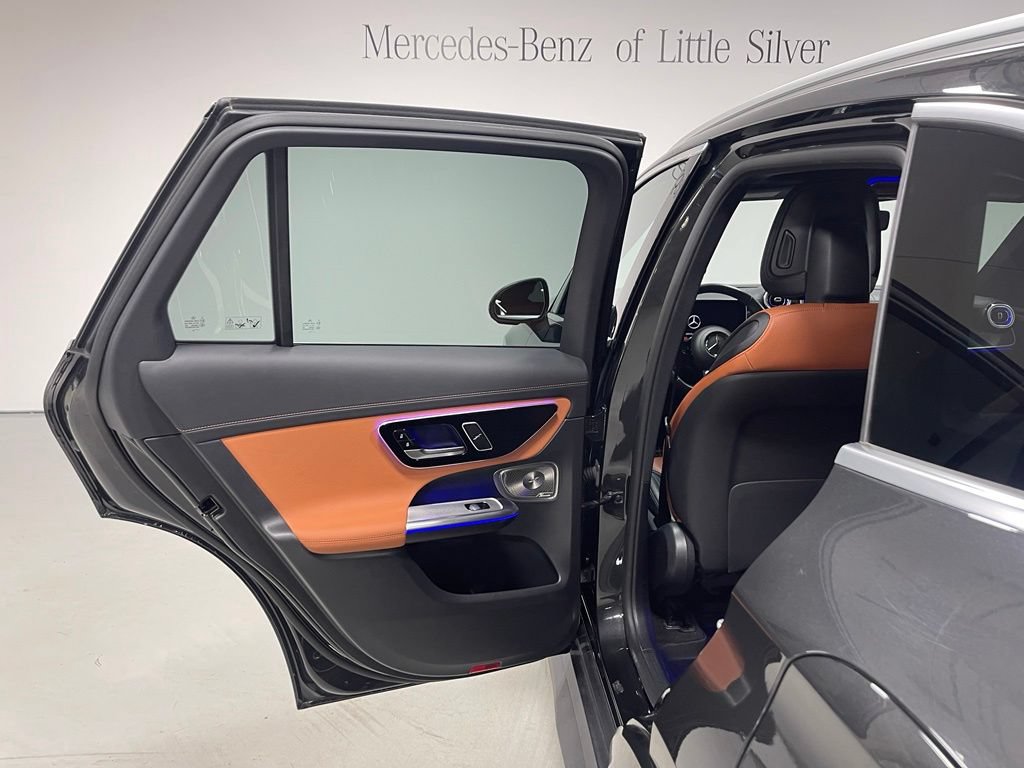 Used 2025 Mercedes-Benz GLC 350e 4MATIC image 23