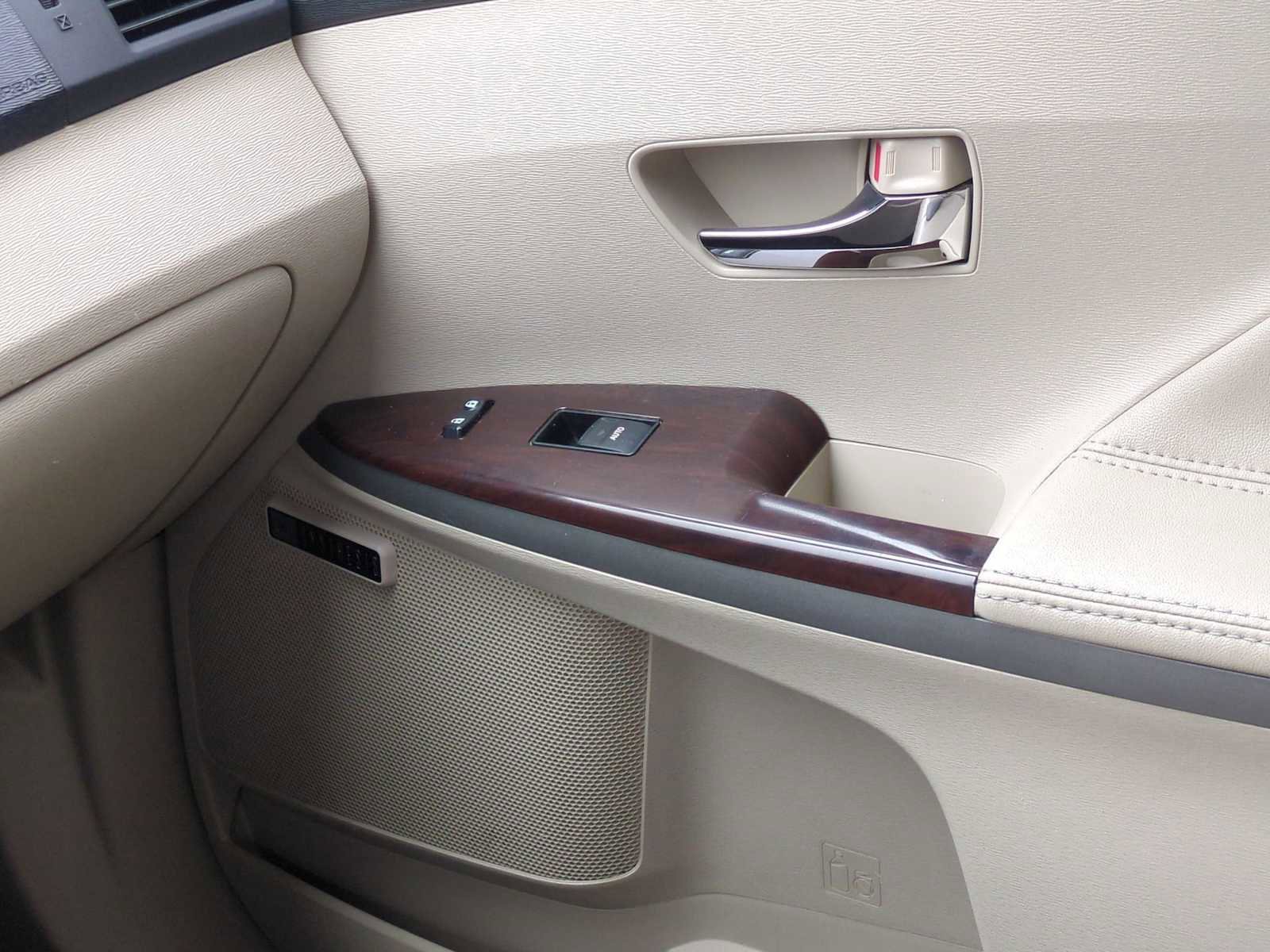 Used 2013 Toyota Venza XLE image 38