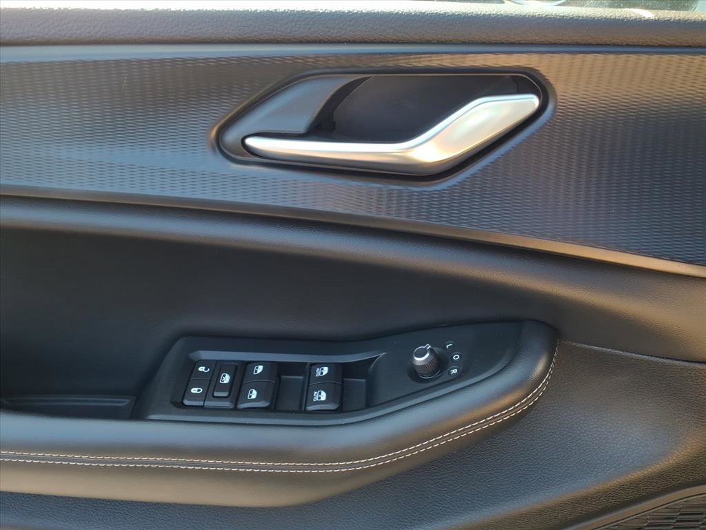 Used 2024 Jeep Grand Cherokee Altitude image 16